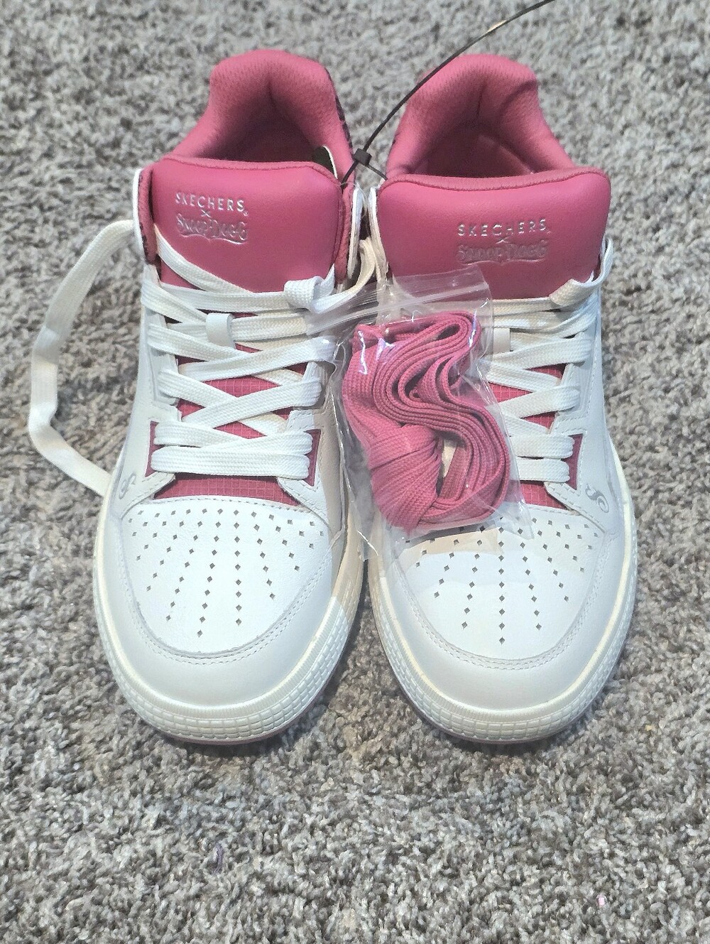 Skechers Collab With Snoop Dogg White and Pink Sneakers Extra Pink Laces Sz 8.5